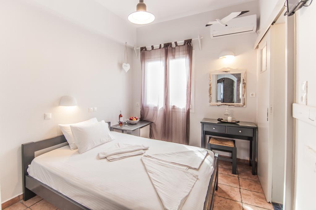Madaky Hotel Nausa Exteriér fotografie